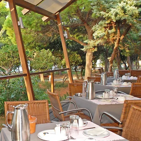 Karystion Hotel 2*